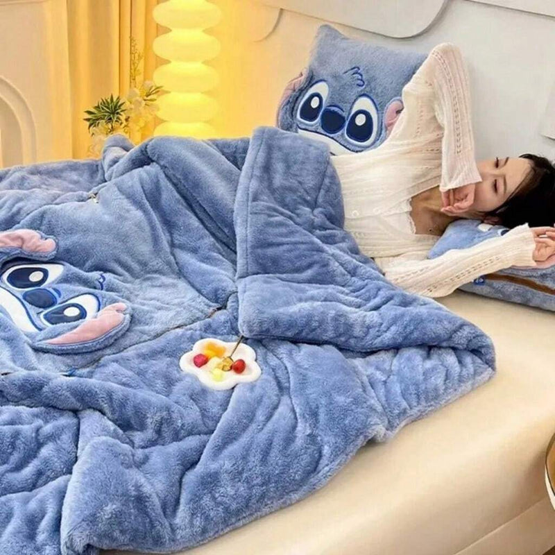 Cobertor Almofada 2 em 1 Stitch e Hello Kitty – Produto Oficial Disney