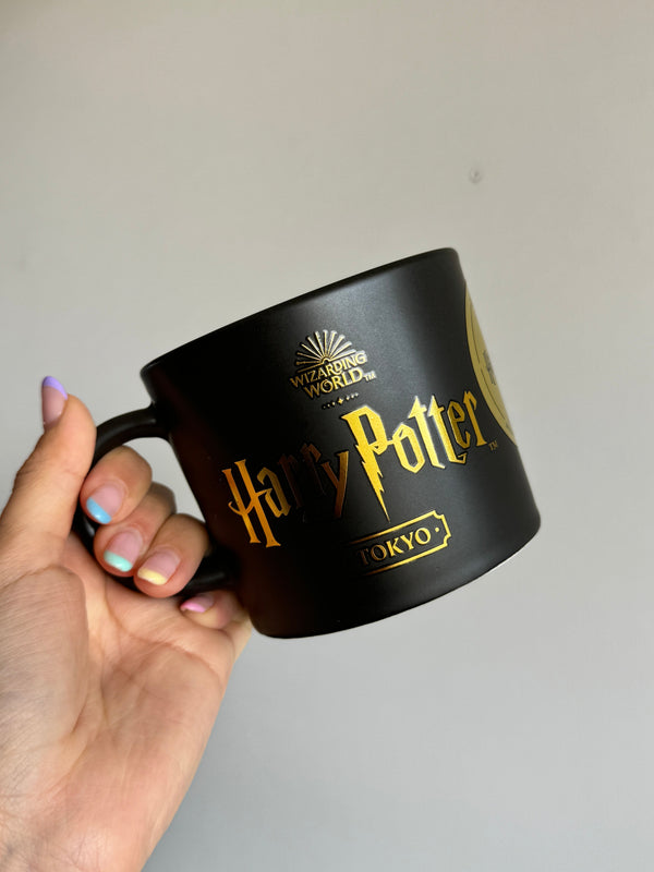 Caneca preta de Harry Potter Tóquio