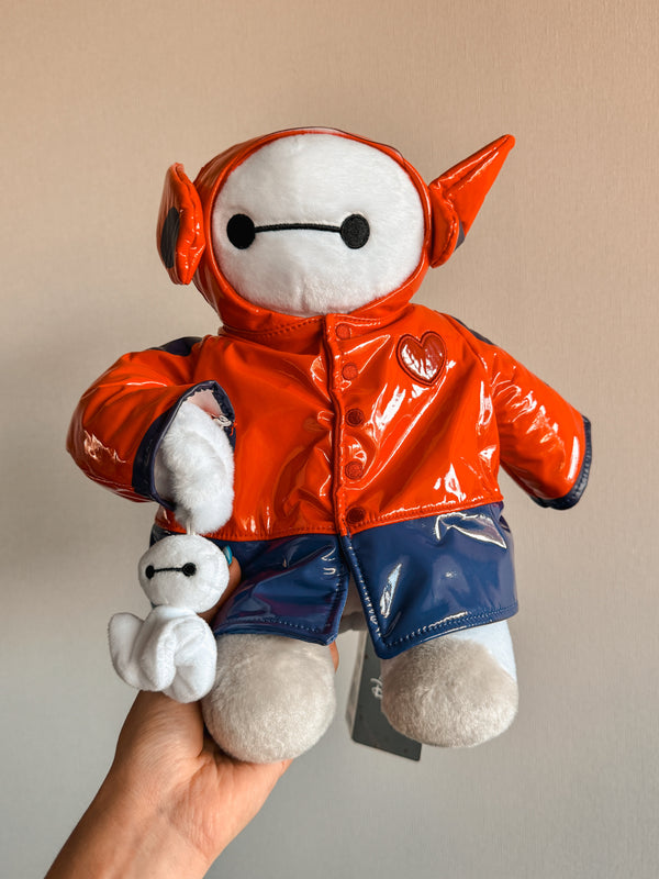 Pelúcia Baymax em traje de chuva - Mundo Dreams